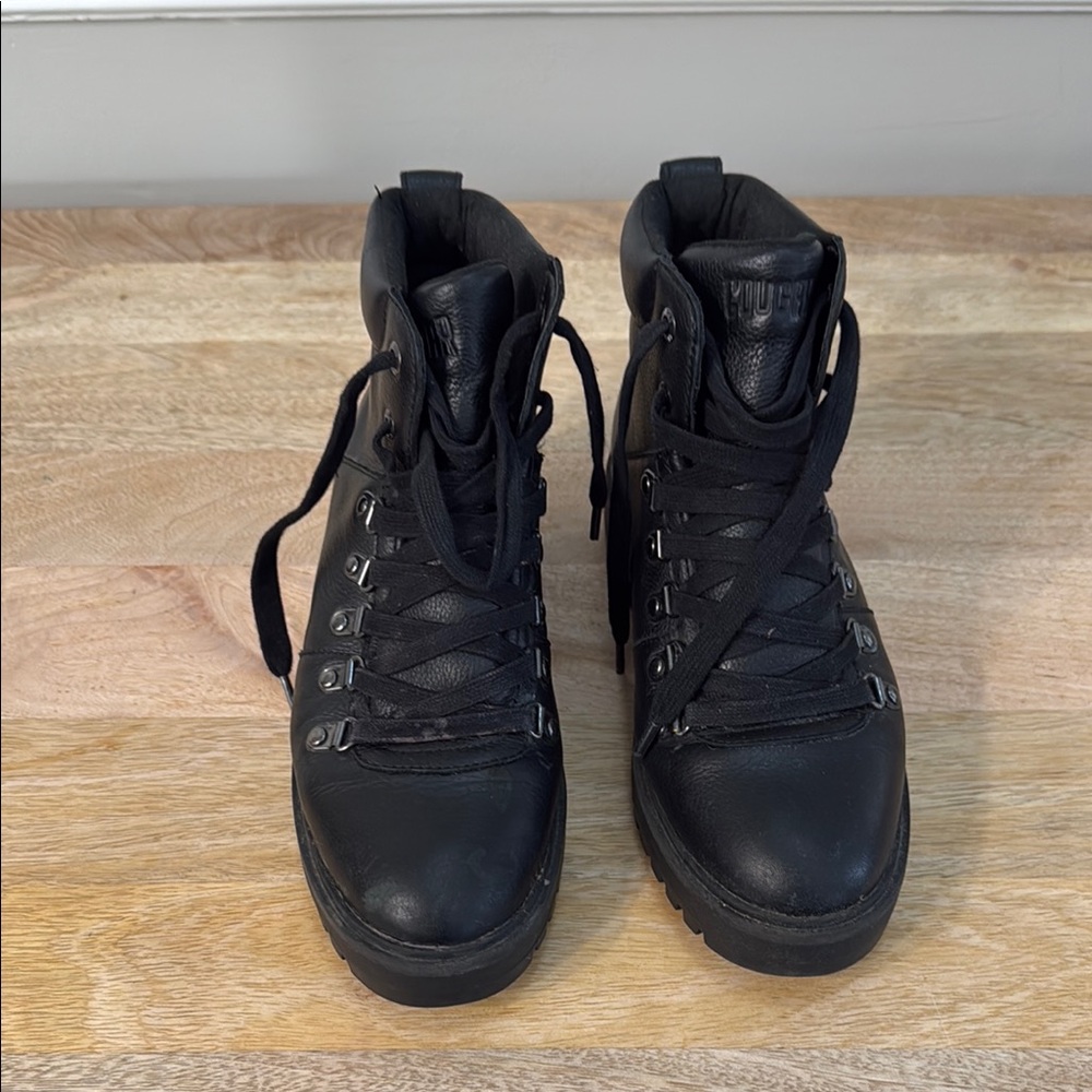 Women’s Cougar Black hiking boot size 8